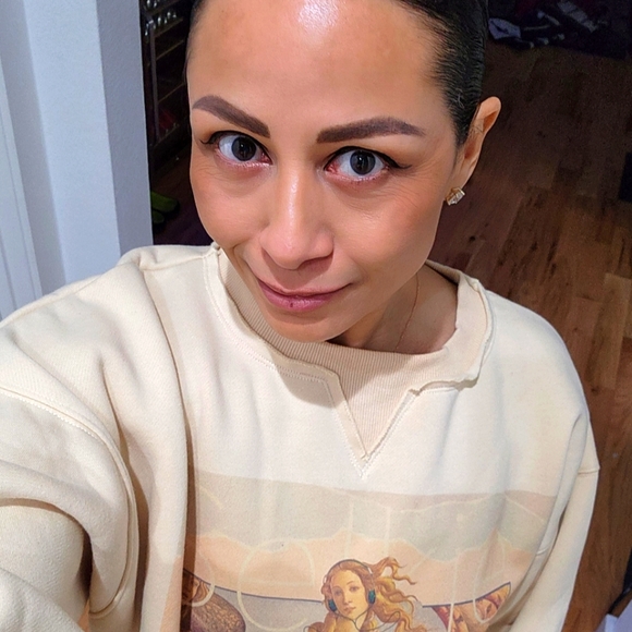 Meet your Posher, Antoinette - Picture 3 of 3